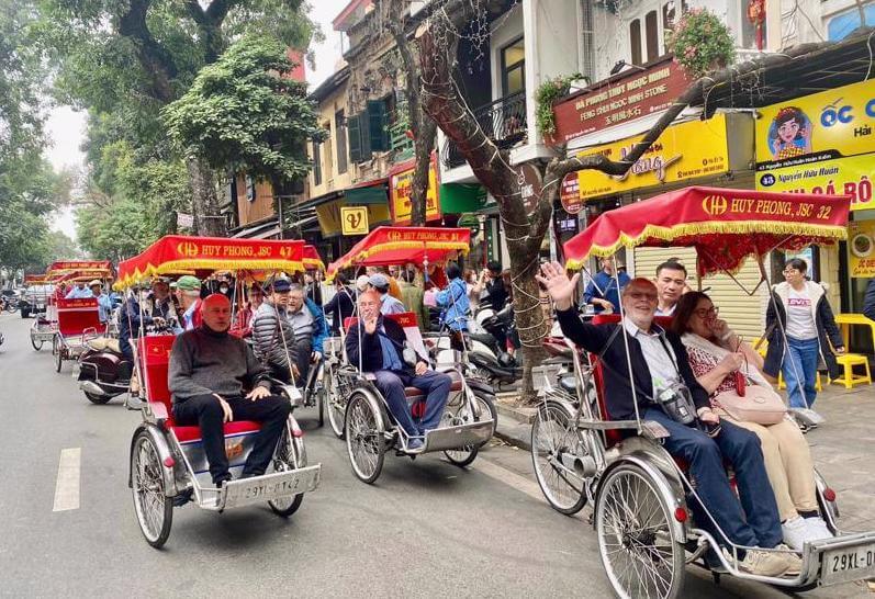 Vietnam waives visas for tourists from Poland, Czech Republic and Switzerland from March